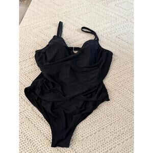 Old Navy Women's Plus Size Black One-Piece Swimsuit
